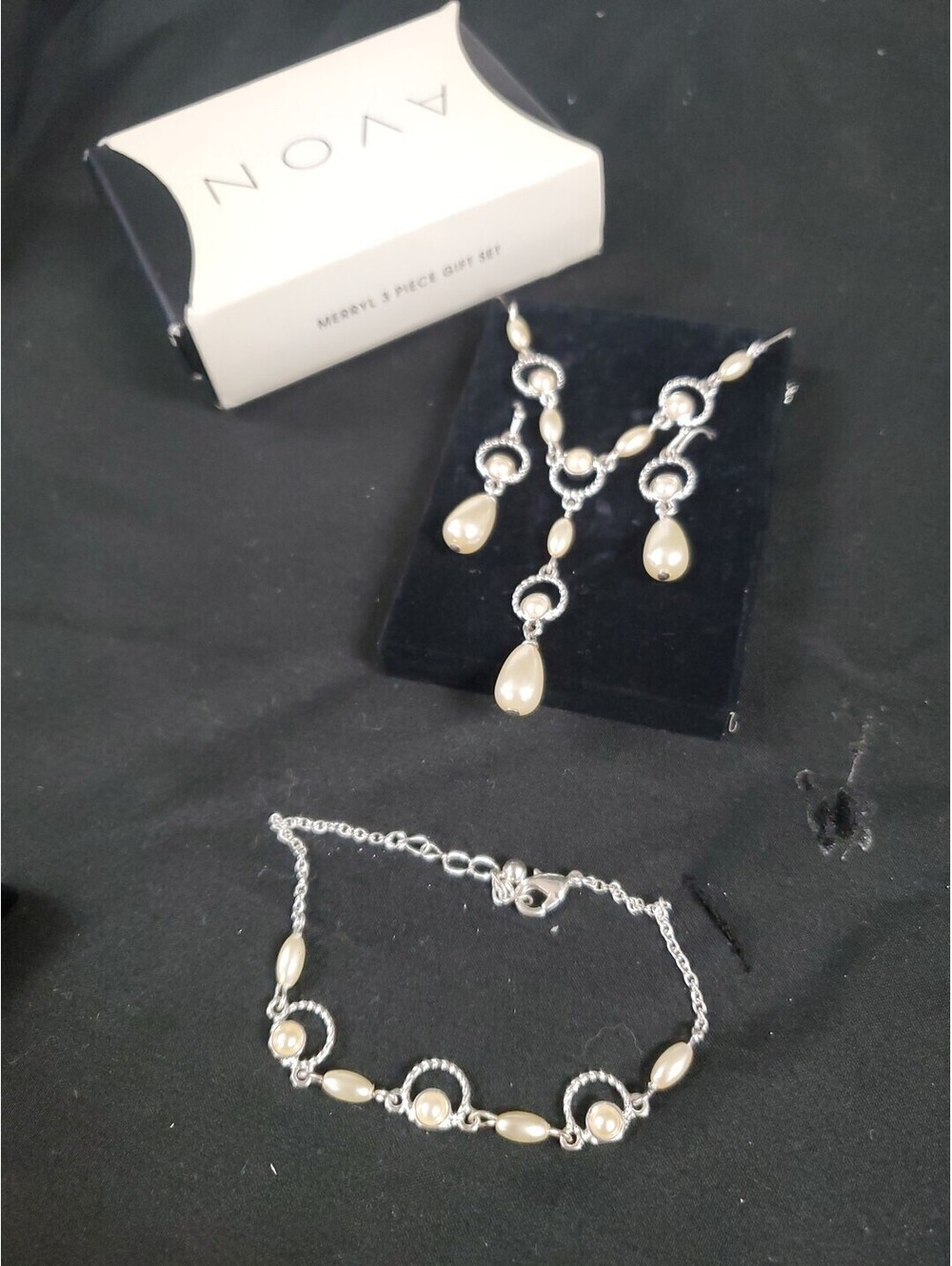 2012 Avon Merryl 3-Piece Necklace 18", Earrings, Bracelet Gift Set EXCELLENT